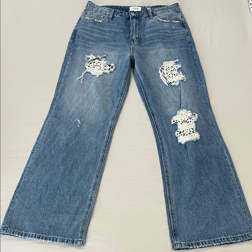 Ceros 90’s Vintage Flare Distressed with Embroidery Jeans